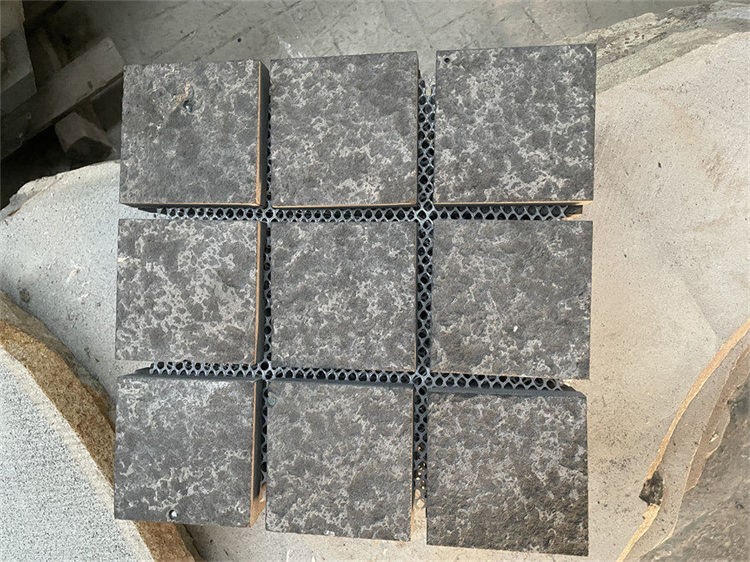 flamed cube zhangpu black on mesh 100X100MM flamed cube zhangpu black on mesh 100X100MM