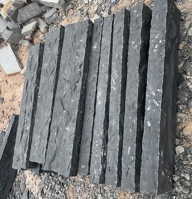 stone palisade black basalt cleft stone palisade black basalt cleft