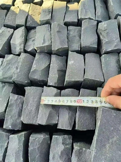Dylunio Tirwedd Gyda Chiwbiau Basalt